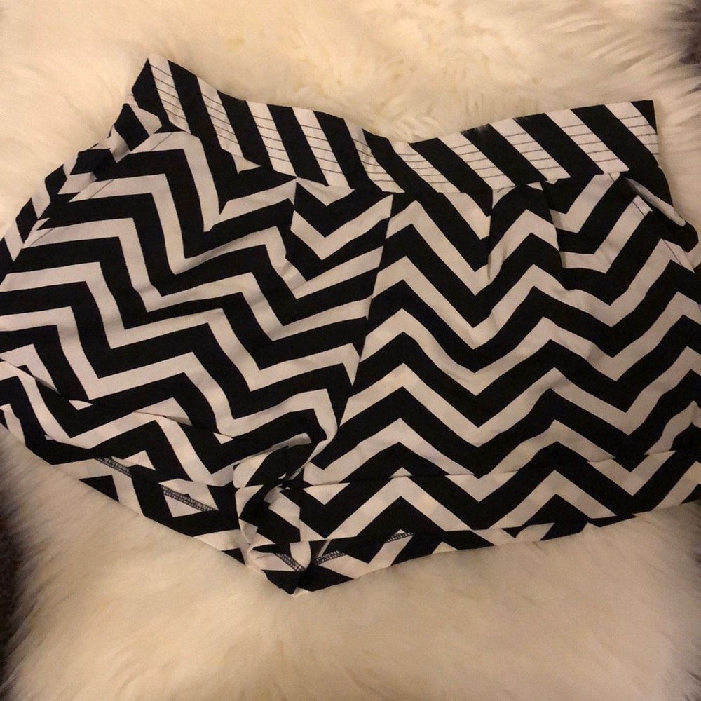 Chevelon black and white stripes